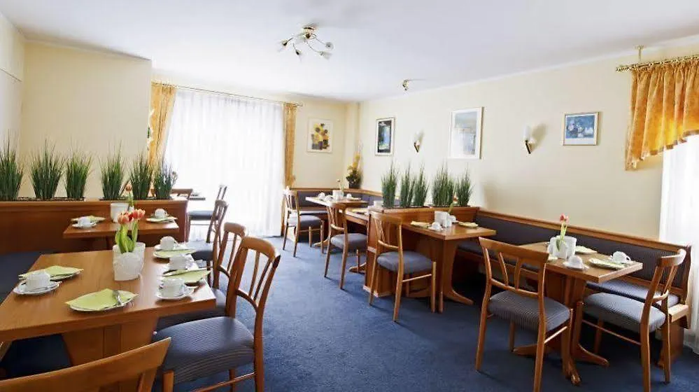 Hotel Blutenburg Munich 3*,